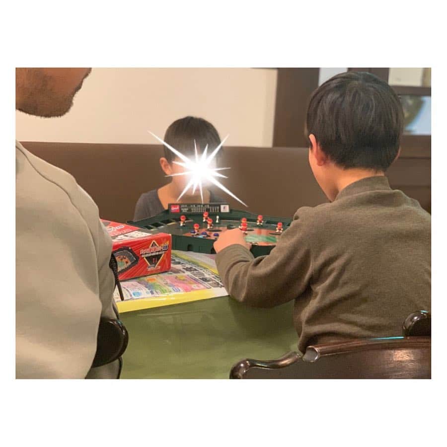 森田麻恵さんのインスタグラム写真 - (森田麻恵Instagram)「パパと子供達のスピードについていくのに必死で、体力の衰えを感じた平成最後のスキー！  でも、家族みんなで大満喫！！ 初めてお世話になったペンションはすごくアットホームで、オーナーのご夫婦の人柄に癒され、帰りは淋しくなっちゃうほど😢  春休みも最後ということで、締めは焼肉！  新学期、元気にがんばろー！  #スキー #春スキー #滑り納め  #スキー旅行 #奥志賀高原スキー場 #プライベートレッスン #杉山スキースクール #家族旅行 #ママ #男の子ママ  #春休み終了 #今日から新学期 #mama #momlife #family #springvacation #ski #snowbord #skitrip  #trip #sunnydays #goodtime」4月8日 16時20分 - morita_mae