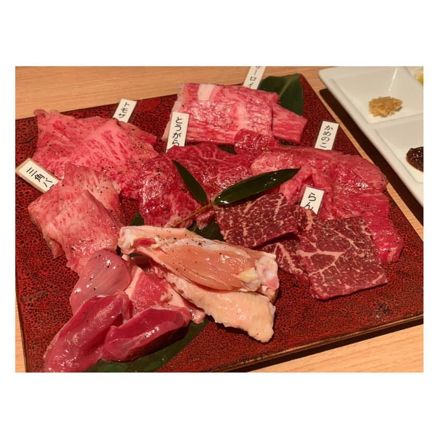 森田麻恵さんのインスタグラム写真 - (森田麻恵Instagram)「パパと子供達のスピードについていくのに必死で、体力の衰えを感じた平成最後のスキー！  でも、家族みんなで大満喫！！ 初めてお世話になったペンションはすごくアットホームで、オーナーのご夫婦の人柄に癒され、帰りは淋しくなっちゃうほど😢  春休みも最後ということで、締めは焼肉！  新学期、元気にがんばろー！  #スキー #春スキー #滑り納め  #スキー旅行 #奥志賀高原スキー場 #プライベートレッスン #杉山スキースクール #家族旅行 #ママ #男の子ママ  #春休み終了 #今日から新学期 #mama #momlife #family #springvacation #ski #snowbord #skitrip  #trip #sunnydays #goodtime」4月8日 16時20分 - morita_mae