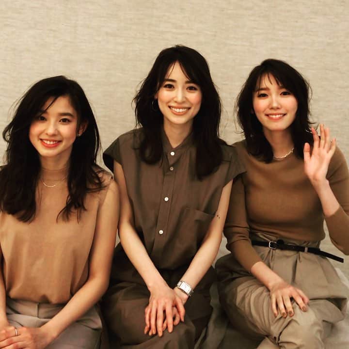 のインスタグラム：「遅ればせながら、、、Oggi新専属モデルの3人からご挨拶を❤️ これからもどうぞよろしくお願いいたします！  @rika_izumi_  @asahina_aya  @marie_iitoyo  #泉里香 #朝比奈彩 #飯豊まりえ #oggi #oggi専属モデル」