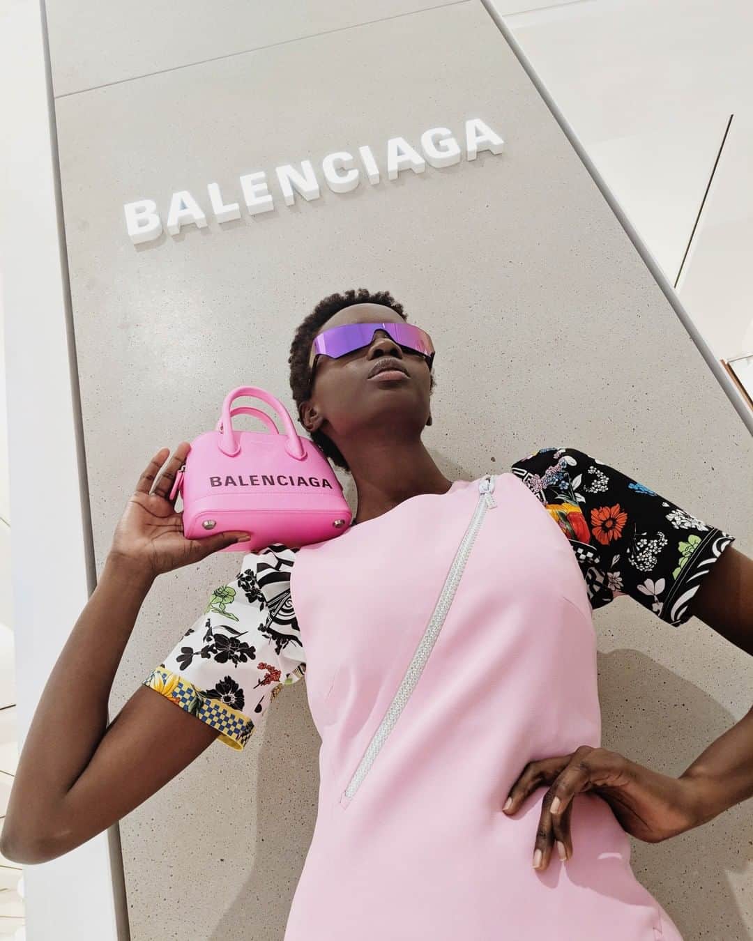 セルフリッジズさんのインスタグラム写真 - (セルフリッジズInstagram)「Future’s bright, grab your shades | @DavidKomaLondon mini-dress, @Versace top and @Balenciaga bag + sunglasses . . . #DavidKoma #Versace #Balenciaga #OOTD #Designer #Fashion #Shopping #Style」4月8日 17時00分 - theofficialselfridges