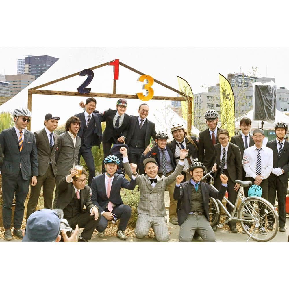 narifuri_japanさんのインスタグラム写真 - (narifuri_japanInstagram)「﻿ <アーバンバイクロア大阪> ﻿ ・﻿ 先週開催された自転車運動会 アーバンバイクロア大阪。 narifuri presents による”スーツレース”には 23名の企業戦士たちが集合し 名刺交換でも始まりそうな雰囲気の中、思う存分にレースを楽しんで頂けました。﻿ ﻿ レースに参加していただいた皆さまお疲れ様です。是非 普段の通勤もこのくらいの笑顔で行きましょう？﻿ ﻿ それでは皆さま来年も是非会場でお会いしましょう！﻿ ﻿ ﻿ #バイクロア﻿ #アーバンバイクロア﻿ #バイクロア大阪﻿ #自転車運動会﻿ #narifuri﻿ #ナリフリ﻿ #ナリフリ京都﻿ #cf01﻿ #charifuri」4月8日 17時09分 - narifuri_japan