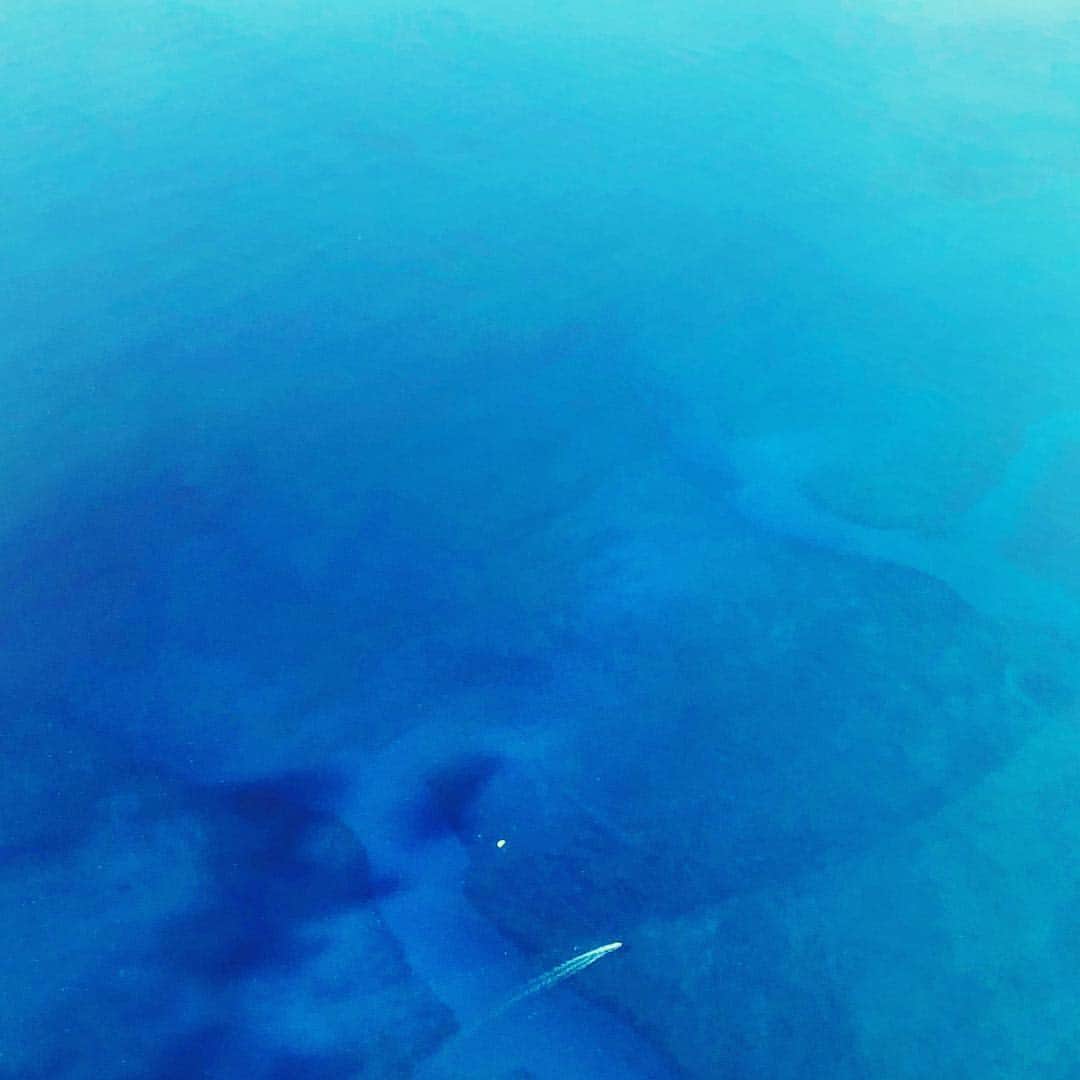 のインスタグラム：「Day Dream 白昼夢。  #island #earth #beach #ocean #enlightenment #eternity #light #pink #life #live ##surf #miyakoyamazaki #山崎美弥子」