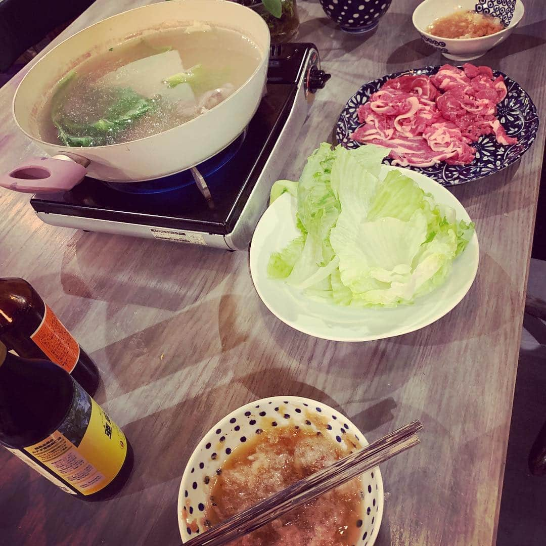 伊勢谷友介さんのインスタグラム写真 - (伊勢谷友介Instagram)「《飯テロ注意！》 また自宅でやっちゃいました、ラムしゃぶディナー！！！ 美味い美味い！！！」4月8日 17時19分 - iseya_yusuke