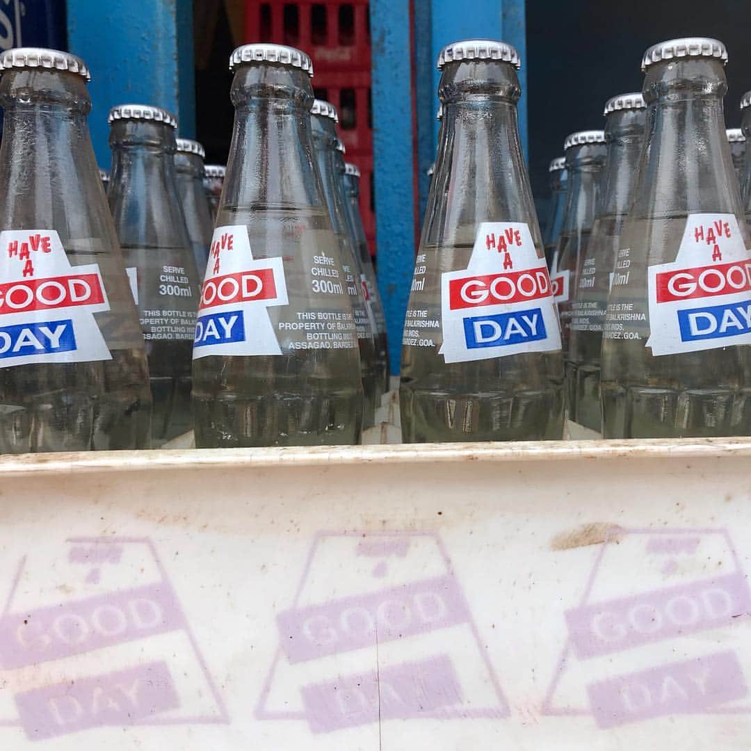 ジャンポールレスパナールのインスタグラム：「. Having a good day at Mapusa market Searching for @extra__ordinaire beauties #haveagoodday」