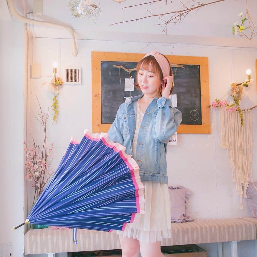 SuperGroupiesのインスタグラム：「スタッフへいりん＆ぴかちゃんの #お花見コーデ は?!🌸2番目の写真もスライドしてみてね👉🏻👉🏻 ⠀⠀⠀⠀⠀ ⠀⠀⠀⠀⠀ 白いワンピースの上にGジャンを合わせた 今日の#双子コーデ 💕 春っぽいルックスがお花見にはぴったりですよね🥰 ⠀⠀⠀⠀⠀ 二人が持っている傘は #刀剣乱舞 とのコラボ商品☂️ ストライプ柄×フリルがとってもCuteです🌈 ⠀⠀⠀⠀⠀ 只今開催中の#アニメバウンド キャンペーン第6弾では こちらの傘をプレゼントします🎁 （詳細は下の情報をCHECK‼️） ⠀⠀⠀⠀⠀ ⠀⠀⠀⠀⠀ ──────────────────────﻿ ☂️Today’s Item☂️ Touken Ranbu Collaboration Series Midare Toushirou model / 傘 #umbrella ⠀⠀⠀⠀⠀ ※掲載商品は販売終了しました。 We’re sorry but it’s sold out. ──────────────────────﻿ ⠀⠀ ⠀⠀⠀⠀⠀⠀ ⠀⠀⠀⠀⠀ 🌈アニメバウンドキャンペーン第6弾開催🌈﻿ ⠀⠀⠀⠀⠀ ⠀⠀⠀⠀⠀ #アニメバウンド って何？🧐 アニメ、ゲームキャラクターの服装を連想させるコーディネートのこと！👗👠👜 ⠀⠀⠀⠀⠀⠀ 只今、当店では「#アニメバウンド キャンペーン第6弾」を開催中です🤩 ⠀⠀⠀⠀⠀ 豪華なプレゼントが当たるので、ぜひ参加してみてください💕  残り1週間！お忘れなく💨💨💨 ⠀⠀⠀⠀⠀ ⠀⠀⠀⠀⠀ ＝＝＝＝＝＝＝＝＝＝＝＝＝＝＝＝＝＝＝＝＝＝＝﻿ 🎁プレゼント商品🎁﻿ ※投稿の際に必ずご希望のモデルを記載してください。⠀⠀ ◆僕のヒーローアカデミア ①轟焦凍モデル 財布  ②爆豪勝己モデル 腕時計⠀⠀⠀⠀⠀ ◆名探偵コナン ③安室透モデル リュック  ④赤井秀一モデル バッグ ⠀⠀⠀⠀⠀ ◆刀剣乱舞-ONLINE- ⑤乱藤四郎モデル 傘  ⑥堀川国広モデル 腕時計 ⠀⠀⠀⠀⠀ ◆アイドリッシュセブン ⑦逢坂壮五モデル 腕時計  ⑧九条天モデル リュック ⠀⠀⠀⠀⠀ ＝＝＝＝＝＝＝＝＝＝＝＝＝＝＝＝＝＝＝＝＝＝＝﻿ ⠀⠀⠀⠀⠀ ﻿ ─────────────────────﻿ ↓応募方法はこちら↓﻿ ☑️SuperGroupies 公式アカウント（ @supergroupies ）をフォロー﻿ ☑️アニメバウンドを投稿﻿ （着て撮っても、置いて撮ってもOK！）﻿ ※キャラクターは問いません。プレゼント商品のタイトル以外でも構いません。﻿ ☑️キャプションに「#アニメバウンド / 希望のモデル」を記載﻿ ─────────────────────﻿ ﻿ ※期間中、何回でも投稿してOKです💜﻿ ﻿ ﻿ 応募期間は4月15 日（月）まで！﻿ たくさんのご応募お待ちしております👏﻿ ⠀⠀⠀⠀⠀ ⠀⠀⠀⠀⠀ キャンペーンの詳細が気になる方は、 「#アニメバウンド キャンペーン第6弾」バナーの投稿をぜひチェックしてみてください😆💨 ⠀⠀⠀⠀⠀ ⠀⠀⠀⠀⠀ ⠀⠀⠀⠀⠀ ⠀⠀⠀⠀ #supergroupies #anime #japaneseanime #スーパーグルーピーズ #アニメ #アニメコラボ #コラボグッズ #ファッションにアニメを #とうらぶ #乱藤四郎 #刀剣男士 #刀ミュ #刀ステ #刀剣乱舞花丸 #プレゼントキャンペーン #傘 #おそろコーデ #gジャンコーデ #ヘアバンドアレンジ #春コーデ #toukenranbu #midaretoushirou #twinlook #트윈룩 #시밀러룩」