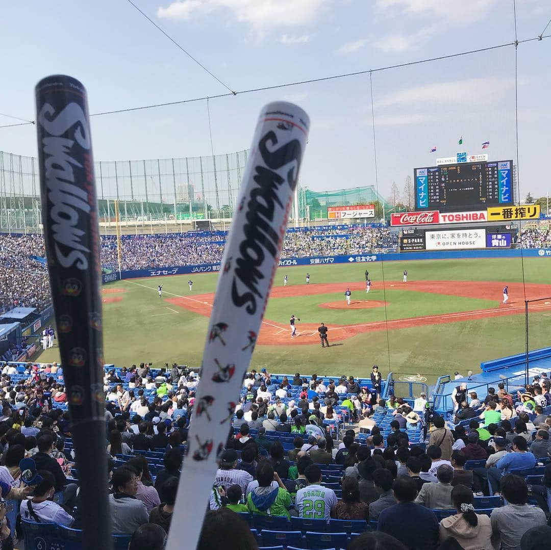 川田希さんのインスタグラム写真 - (川田希Instagram)「先日、土曜は野球観戦⚾️ 友達にチケットを頂き神宮球場へ。 ヤクルトファンの友達と一緒に応援！ 盛り上がった〜〜😊 ヤクルト青木選手のサヨナラホームランでの勝利🏆というドラマティックな試合でした。 私は特にどこのチームのファンでも無いのですが、スポーツ観戦楽しい‼️ ⚾️⚾️⚾️ . . . #野球 #野球観戦 #神宮球場 #ヤクルトスワローズ #中日ドラゴンズ #ビール #つば九郎 #つばみ」4月8日 17時32分 - nozomikawata