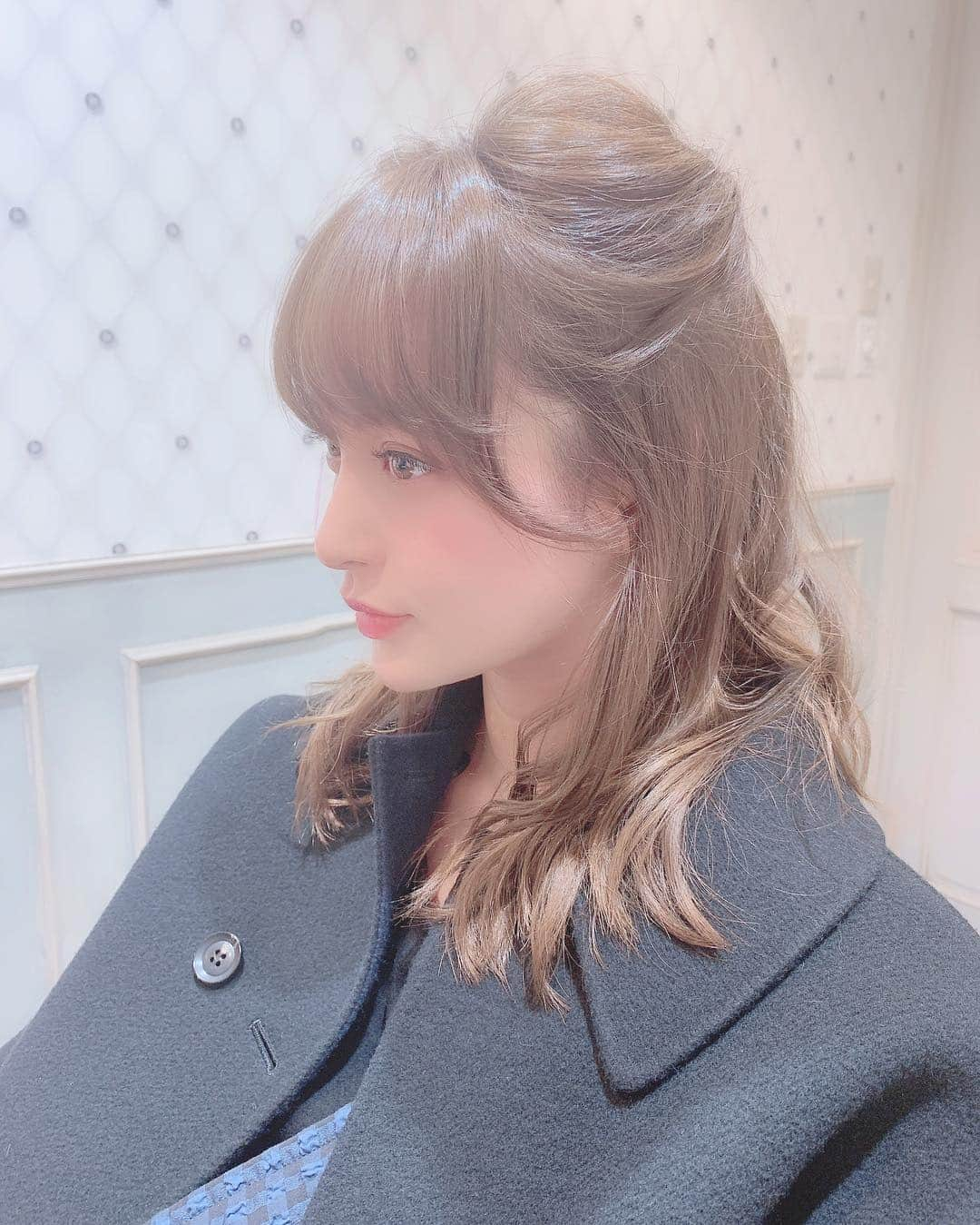 野崎萌香さんのインスタグラム写真 - (野崎萌香Instagram)「髪の毛だいぶ伸びてきたよ♪  よく質問される わたしが好きなヘアアレンジ🐈🎈 . . .  ROIの野口さんのアレンジは 絶対くずれないのに ふわふわ可愛いから いつもお願いしています🙇‍♀️❣️」4月8日 17時39分 - moeka_nozaki