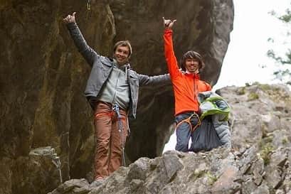 のインスタグラム：「A big-hearted man @chris_sharma is visiting Okutama Gozen-iwa in Japan! Always peaceful and heartwarming atmosphere is around him🌸 Yesterday Chris and me sent  @stonerideryuji ‘s latest FA route Time Machine 8c+. I was seeing him working on it about 2 years. At the same time he is in a busy moment as a JMSCA vice-president to host Olympics in Tokyo. Such a inspiring work Yuji-san!  あのハートフルな男、クリスシャルマが来日していて、御前岩で登りました。言葉が無くとも伝わってくるそのpeacefulでheartwarmingな雰囲気には癒されます。 僕たちは@stonerideryuji の最新のFAルートTime Machine 5.14cを登りました。平山さんはJMSCAの副会長として、東京オリンピックの準備に追われる忙しい立場でありながら、約2年間をかけてのプロジェクトの完登。その絶妙なバランスの中での素晴らしいクライミングに改めて刺激を受けました。  @adidasterrex @fiveten_official @petzl_official  Photo by @deloprojet and @teru.teru.bo_zu」