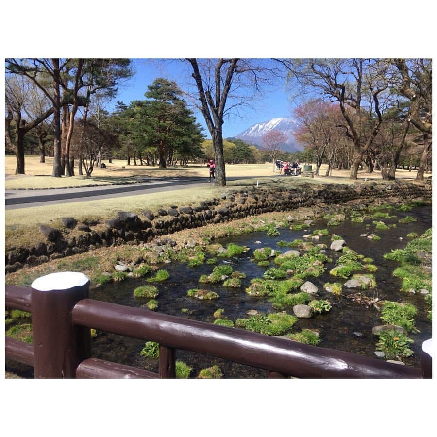 芦崎愛さんのインスタグラム写真 - (芦崎愛Instagram)「お世話になっているPGAさんのコンペに参加させて頂きわ来年の日本プロの舞台である日光カンツリーでラウンド！カントリーじゃなくてカンツリー、ましてや男子のメジャーが開催されるコースということで緊張していましたが、きれいな景色と同組の皆様、キャディーさんのおかげで終始楽しく回ることができました😊 ゴルフのベストシーズンがやってきました〜 #日光カンツリー倶楽部 #ゴルフ #ゴルフ場 #ラウンド #絶景 #日光 #ゴルフ好き #ドライバー #絶好調」4月8日 17時48分 - mana_ashizaki