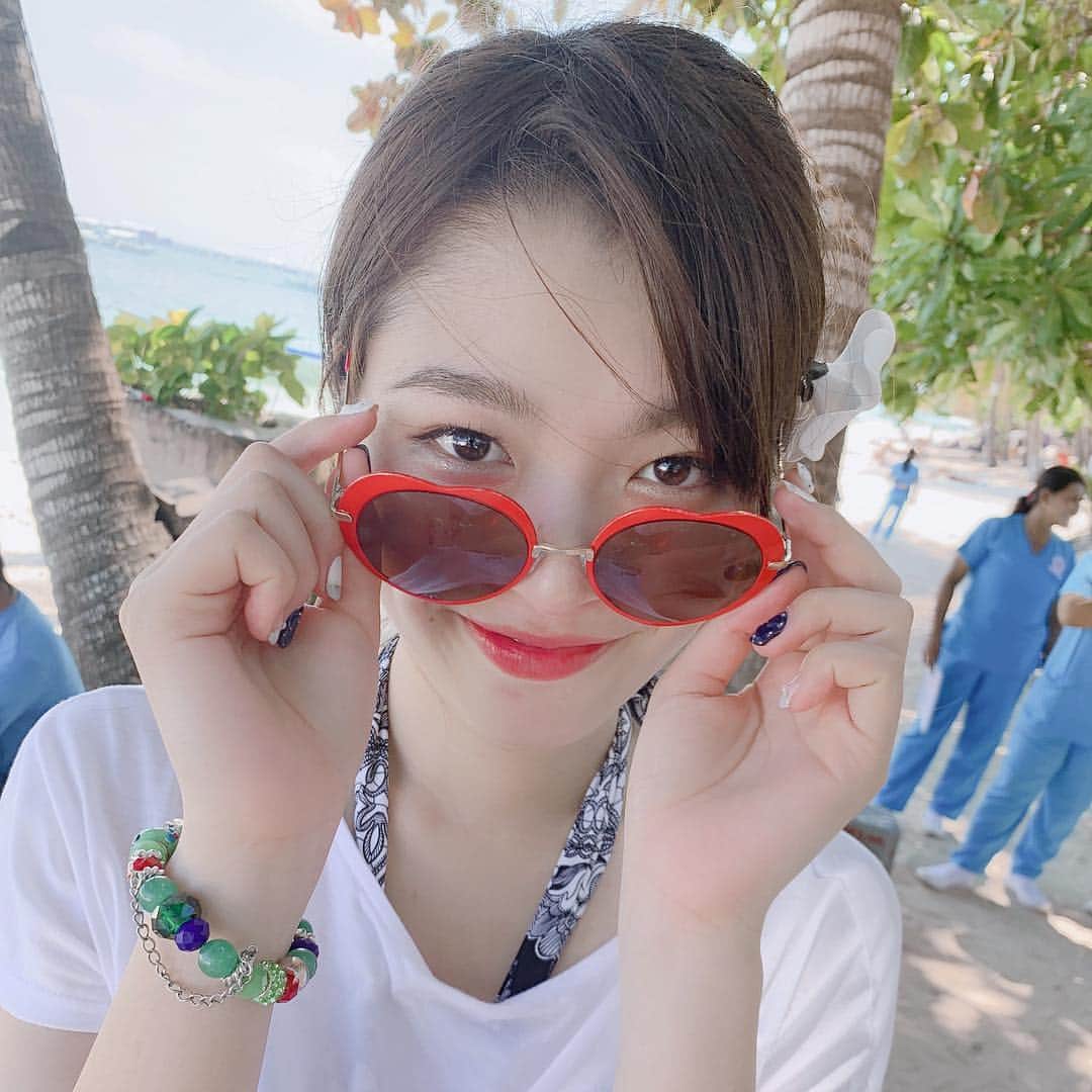 のインスタグラム：「. 最近は1ヶ月間セブ島に行くなどしていました🐳 人生で初めてジンベイザメと対戦しました😎 . #cebu」