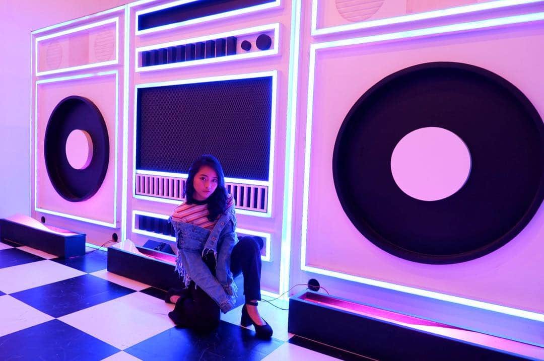 ロナ・アングラエニのインスタグラム：「All we hear is radio ga-ga radio goo-goo radio ga-ga . . #ussarcade #ussarcadexmoja」