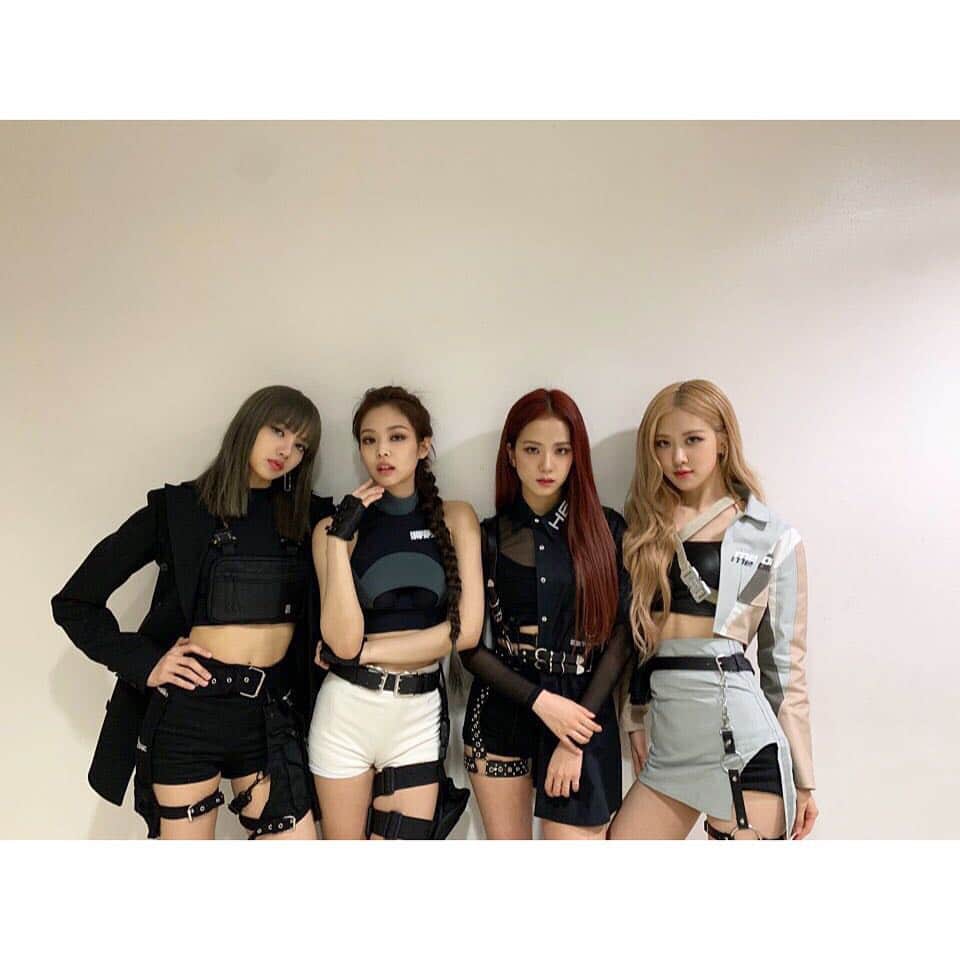 BLACKPINKさんのインスタグラム写真 - (BLACKPINKInstagram)「블링크~ 다음주 인기가요 Kill This Love 💔 무대도 많이 기대해줘용💖 BLINKS! Please stay tuned for our performance at Inkigayo next week 💕😘」4月8日 17時57分 - blackpinkofficial