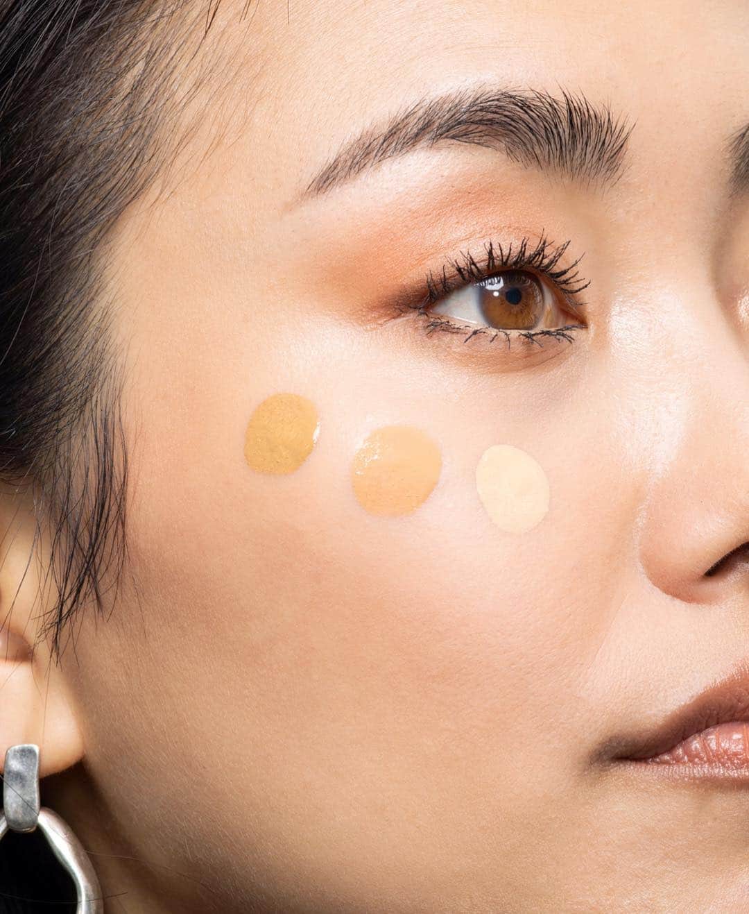 M∙A∙C Cosmetics Japanのインスタグラム：「⠀ M·A·Cの人気No.1リキッドファンデーション スタジオ フィックス フルイッド SPF 15 から新色登場! あなたの肌色に合う色味がきっと見つかる...+* #MACStudioFix #スタジオフィックス #EveryShadeOfYou ⠀ ⠀ 新色追加は4/12! ⠀ ↓↓使用メイン製品↓↓ [スタジオ フィックス フルイッド SPF 15] NC30 (モデル使用色) (眼の下、左から) NC38/NC27/NC16 ⠀ MAKEUP AND MODEL: M·A·C NATIONAL ARTIST RYOKO SHIONO @mac_ryoko⠀@macprotokyo PHOTO: @takaki_iwata ⠀ ⠀ ⠀ ⠀ ⠀ ⠀ #MACCosmeticsJapan #MACコスメ #MACCosmetics #MyArtistCommunityJP  #MACArtistChallenge #MAC #コスメ #メイク #foundation #FluidFoundation #Fluid #ファンデーション #フルイドファンデーション #MACスタジオフィックス #新色 #クリーミースキン #サンキススキン #CreamySkin #SunKissSkin」