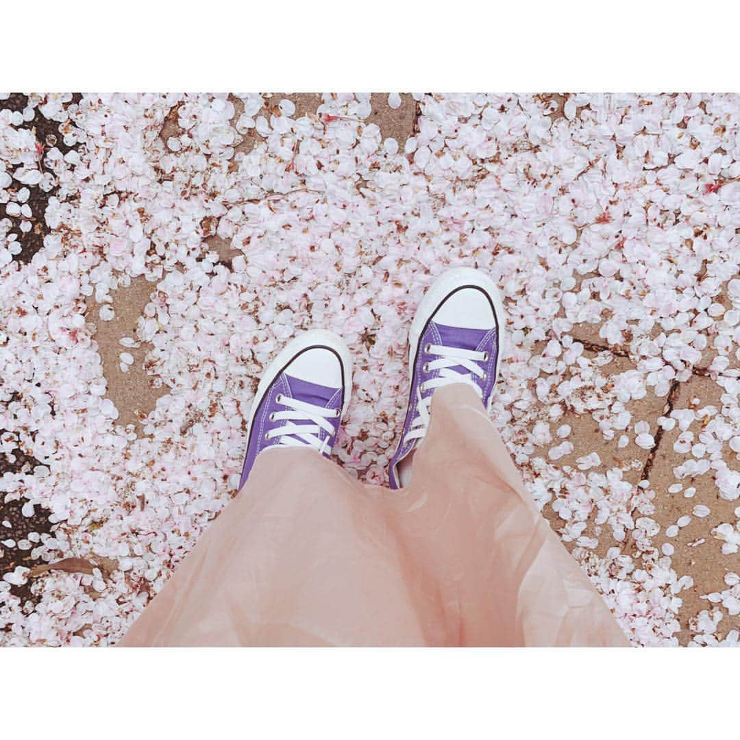 佐々木希さんのインスタグラム写真 - (佐々木希Instagram)「🌸 coat#NORCbytheline Knit#norc skirt#UNITEDARROWS bag#iNtimite shoes#converse  #のぞみの私服」4月8日 18時01分 - nozomisasaki_official