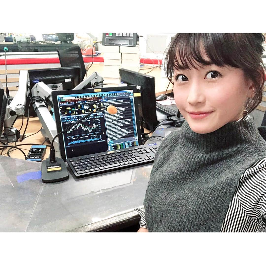 津田麻莉奈さんのインスタグラム写真 - (津田麻莉奈Instagram)「#ラジオNIKKEI #相場師朗の株は技術だ！ (毎週月曜16:10〜O.A.) 生放送、今日もありがとうございました😊 ⁑ カワバタさんのお話、面白くて、しかもとっても勉強になりました👏😂✨来週も聴いて下さいね💓 ⁑ パンローリングチャンネルでは、チャートを使った解説と延長戦もご覧頂けます。 「パンローリングチャンネル」 と検索してぜひチャンネル登録して下さい🙌 ⁑ #株 #為替 #投資女子 #投資 #経済番組 #マーケット #テクニカル分析 #チャート #チャート分析 #talent #toranomon #tokyo #radio #radiko #ラジオ #パンローリング#パンローリングチャンネル #まりなる #津田麻莉奈」4月8日 18時04分 - tsudamarinal