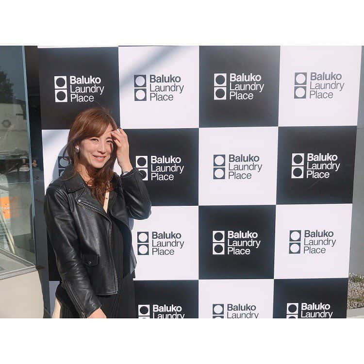 大谷朋子さんのインスタグラム写真 - (大谷朋子Instagram)「♡ * オシャレなランドリースペース 「BALUKO LAUNDRY PLACE」の旗艦店が 代々木上原にオープン𓇭 * 毎日の“洗濯”という行為を楽しくすることを目的とした 新しいスタイルのランドリー𓈒𓏸 * 洗剤にもこだわり、ガスを使って乾燥させた 洗い上がりのタオルはふわっふわ♡ * スニーカーや布団も洗えたり、 お店の方にシミ抜きやお洗濯をお願いすることも可能！ 使い勝手が良さそうです♪ * 美味しいパンも食べられるおしゃれなカフェが併設されていて、洗濯中にゆっくりできるのはもちろん、 カフェのみの使用もできるみたい𖠚⸝⋆ wi-fiもとんでいるから、とっても便利♪ * コインランドリーのイメージが覆えされました！ 近所にもできたらいいな♡ * * #balukolaundryplace  #バルコランドリープレイス  #クロスロードベーカリー  #ソーシャルランドリー #PR」4月8日 18時06分 - tomoko_ohtani