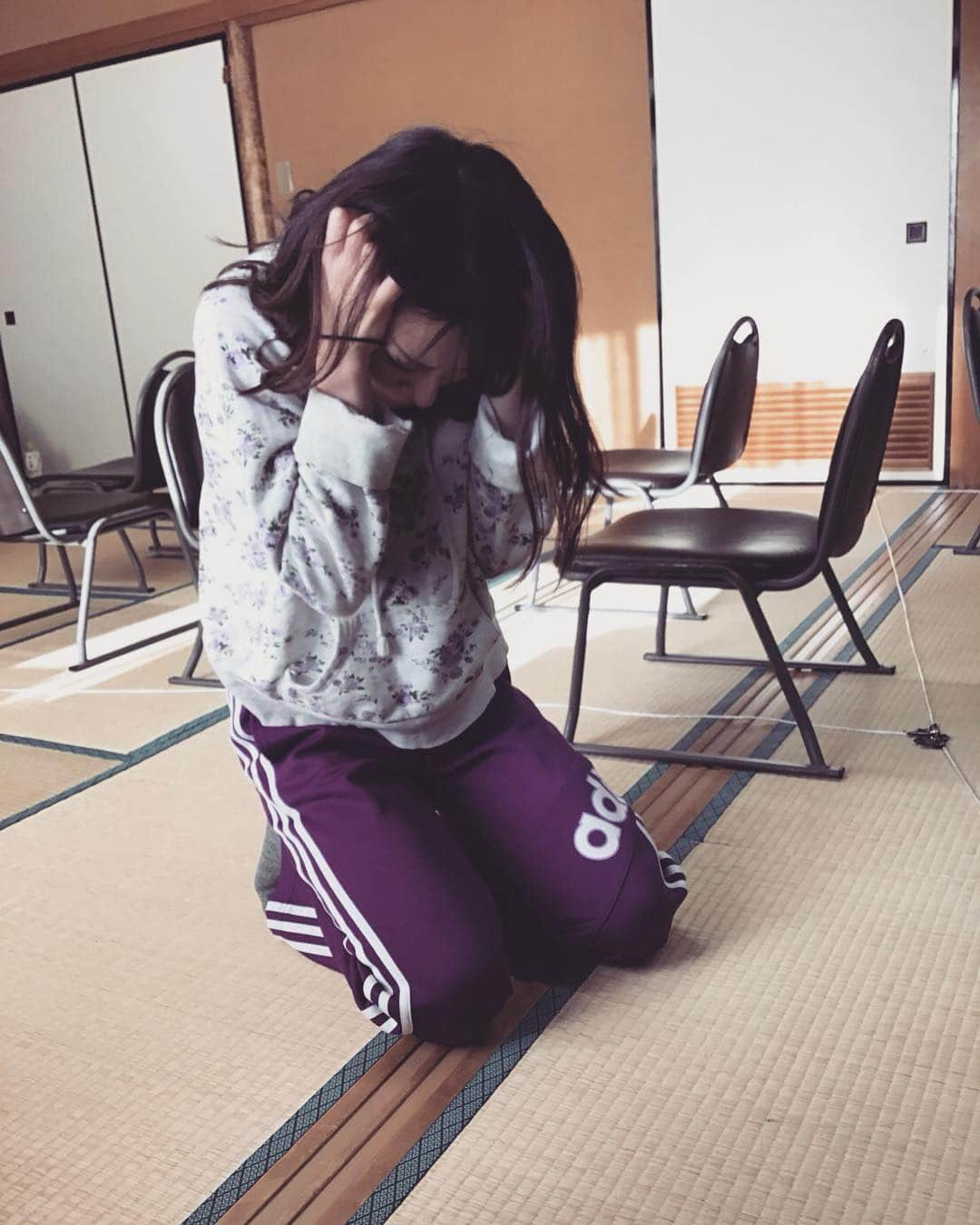 松田実里さんのインスタグラム写真 - (松田実里Instagram)「主演舞台の公式ツイッターで人物紹介が公開されました。 【東雲梓】 松田実里(サンミュージックプロダクション)  綾小路学園の職員。中学時代に躾と称して自分を虐待していた母 親を殺害した過去を持つ。子供達へ愛情を持って接するが時折記憶がぼやけてしてしまう事がある。  闇が深い人物紹介。  虐待、殺害、愛情、記憶障害 間違いなく今までもこれからも似た役はないでしょう。  梓が生きれるのは公演期間のたった5日間。彼女の人生は決して許されるものではない。でも見えない苦しみを沢山の方に見届けて欲しい。彼女の罪は本当に彼女だけの罪なのか。そしてひとつの罪からさらなる悲劇を生むことを。  人間は強いと思う。 けどその強さを壊すことは簡単なんだと思います。  みんな観にきてね。  #舞台 #主演 #イツモノコト #リアベンチ企画 #観劇願い #フォロバ #フォローミー#F4F #舞台好きな人と繋がりたい #写真好きな人と繋がりたい #japan #tokyo #平成最後の冬 #いいね歓迎 #写真  #相互フォロー #撮影 #撮影モデル #love #instagood #followｍe #fashion #팔로우 #셀카 #일상 #松田実里」4月8日 18時16分 - misato_matsuda