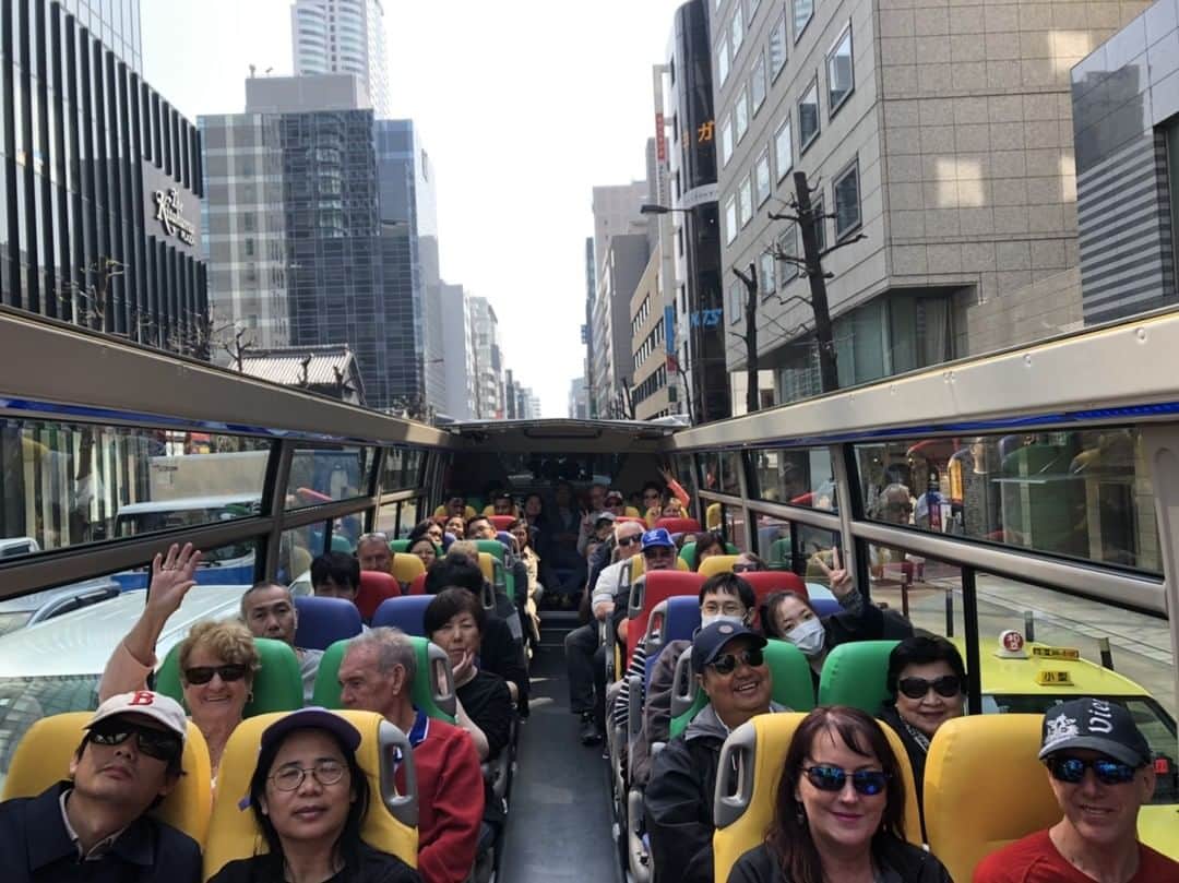 のインスタグラム：「Lots of people in #Osaka now to see the #CherryBlossoms! Come see the city from the streets with #OsakaWonderLoopBus! http://wonderloop.jp  #sakura #opentopbus #hoponhopoff #loopbus」