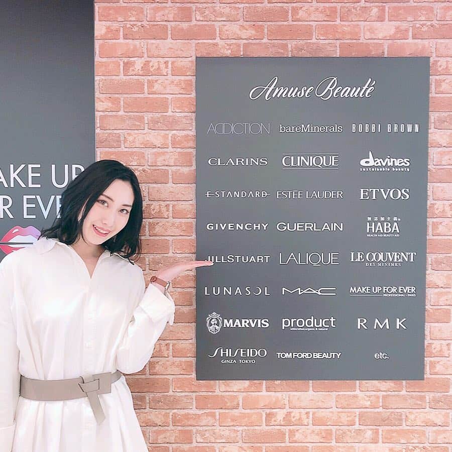 のインスタグラム：「松坂屋名古屋店南館2階が『キキヨコチョ』というファッション、コスメ、雑貨、カフェの集まったフロアに大変身！！ . キキヨコチョ内の『アミューズ ボーテ』に行ってきました💓 アミューズ ボーテは百貨店のコスメフロアにあるブランドの大半が1箇所に揃っていて、気軽に自由に試せます💄 . 私はリップやアイシャドウ、チークそれぞれ違うブランドの化粧品を使っているので、こうやって全部集まってると一気に買えて楽ちん☺️ あと、一人一人美容部員さんが付いてくれるのもいいけど、混み合っているとなかなか試せなかったり、逆に美容部員さんに付いてもらうと買わなきゃいけない雰囲気になるのが少し苦手なの… でも、ここは自分で自由に試すことができるから、その点気軽に入れるんだよね〜 . 是非新しくなった『キキヨコチョ』『アミューズボーテ』に足を運んでみてくださいね〜💓 . . . #キキヨコチョ名古屋 #KiKiYOCOCHO_nagoya #アミューズボーテ #amusebeaute  #cosmetic #コスメ #cosme #松坂屋名古屋店 #松坂屋アンバサダー #PR #matsuzakaya #松坂屋 #名古屋 #nagoya #美容 #美容家 #beauty #スキンケア #美肌 #美肌ケア #化粧品 #コスメオタク #美容オタク #リップ #アイライナー #アイシャドウ #チーク #ファンデーション #グロス」