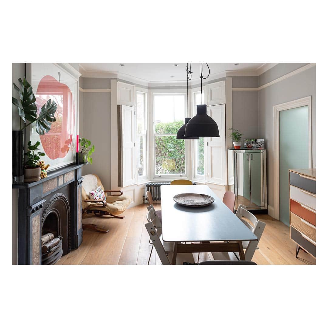 The Modern Houseさんのインスタグラム写真 - (The Modern HouseInstagram)「Generous Proportions: a large Victorian home in Stoke Newington. Link in our bio to view the sales listing for Sandbrook Road.  #interiordesign #stokenewington #themodernhouse」4月8日 18時42分 - themodernhouse