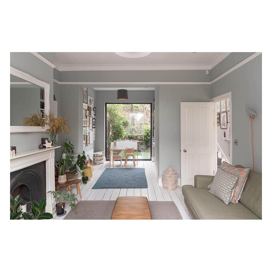 The Modern Houseさんのインスタグラム写真 - (The Modern HouseInstagram)「Generous Proportions: a large Victorian home in Stoke Newington. Link in our bio to view the sales listing for Sandbrook Road.  #interiordesign #stokenewington #themodernhouse」4月8日 18時42分 - themodernhouse