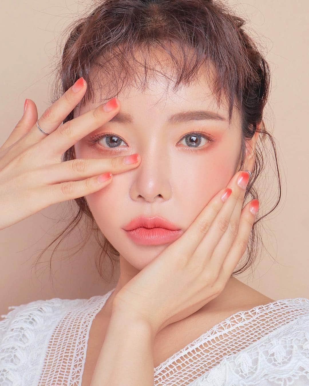 3CE Official Instagramさんのインスタグラム写真 - (3CE Official InstagramInstagram)「손 끝에 살포시 안착한 여리여리 맑은 과즙🍎 3CE TAKE A LAYER LAYERING NAIL LACQUER #PURERED #3ce #3cetakealayer #3cetakealayerlayeringnaillacquer」4月8日 18時52分 - 3ce_official