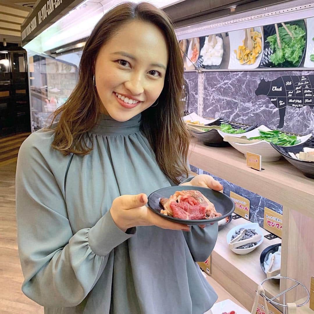 左近鈴乃さんのインスタグラム写真 - (左近鈴乃Instagram)「. リニューアルオープンしたから 焼肉バイキング左近 末広店へ行ってきた🐮🥩 (お肉適当に盛りすぎ。ごめんなさい笑) . めっちゃ綺麗になっててびっくり🥺 外装も内装も凝ってて、 イメージガラっと変わって楽しかった❤︎笑 変わらずメニューは豊富やし、 ファミリーと学生さんに特にオススメ👨‍👩‍👦‍👦♡ . 私の可愛い後輩も働いてるので是非みんな行ってね❤︎ #最後までスワイプしてね . #バイキング左近 #バイキング左近末広店 #他にも店舗あるよ」4月8日 18時50分 - suzuno_sakon