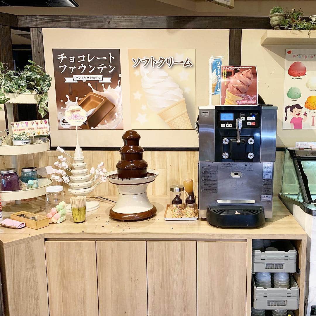 左近鈴乃さんのインスタグラム写真 - (左近鈴乃Instagram)「. リニューアルオープンしたから 焼肉バイキング左近 末広店へ行ってきた🐮🥩 (お肉適当に盛りすぎ。ごめんなさい笑) . めっちゃ綺麗になっててびっくり🥺 外装も内装も凝ってて、 イメージガラっと変わって楽しかった❤︎笑 変わらずメニューは豊富やし、 ファミリーと学生さんに特にオススメ👨‍👩‍👦‍👦♡ . 私の可愛い後輩も働いてるので是非みんな行ってね❤︎ #最後までスワイプしてね . #バイキング左近 #バイキング左近末広店 #他にも店舗あるよ」4月8日 18時50分 - suzuno_sakon