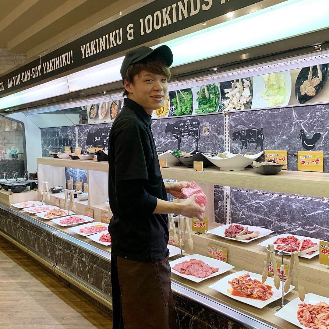 左近鈴乃さんのインスタグラム写真 - (左近鈴乃Instagram)「. リニューアルオープンしたから 焼肉バイキング左近 末広店へ行ってきた🐮🥩 (お肉適当に盛りすぎ。ごめんなさい笑) . めっちゃ綺麗になっててびっくり🥺 外装も内装も凝ってて、 イメージガラっと変わって楽しかった❤︎笑 変わらずメニューは豊富やし、 ファミリーと学生さんに特にオススメ👨‍👩‍👦‍👦♡ . 私の可愛い後輩も働いてるので是非みんな行ってね❤︎ #最後までスワイプしてね . #バイキング左近 #バイキング左近末広店 #他にも店舗あるよ」4月8日 18時50分 - suzuno_sakon