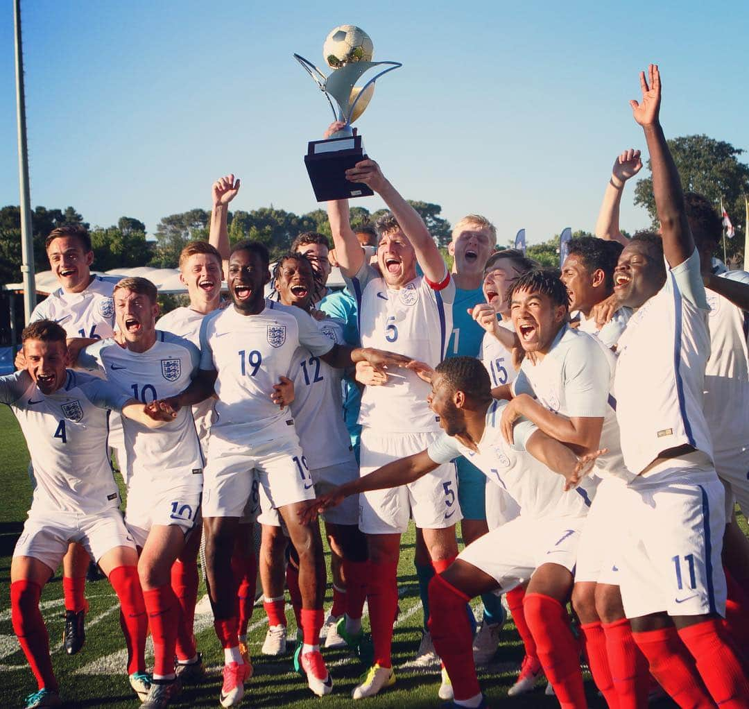 サッカー イングランド代表チームさんのインスタグラム写真 - (サッカー イングランド代表チームInstagram)「Going for 4️⃣ in a row... 2016 🏆 2017 🏆 2018 🏆 2019 🤞」4月8日 19時01分 - england