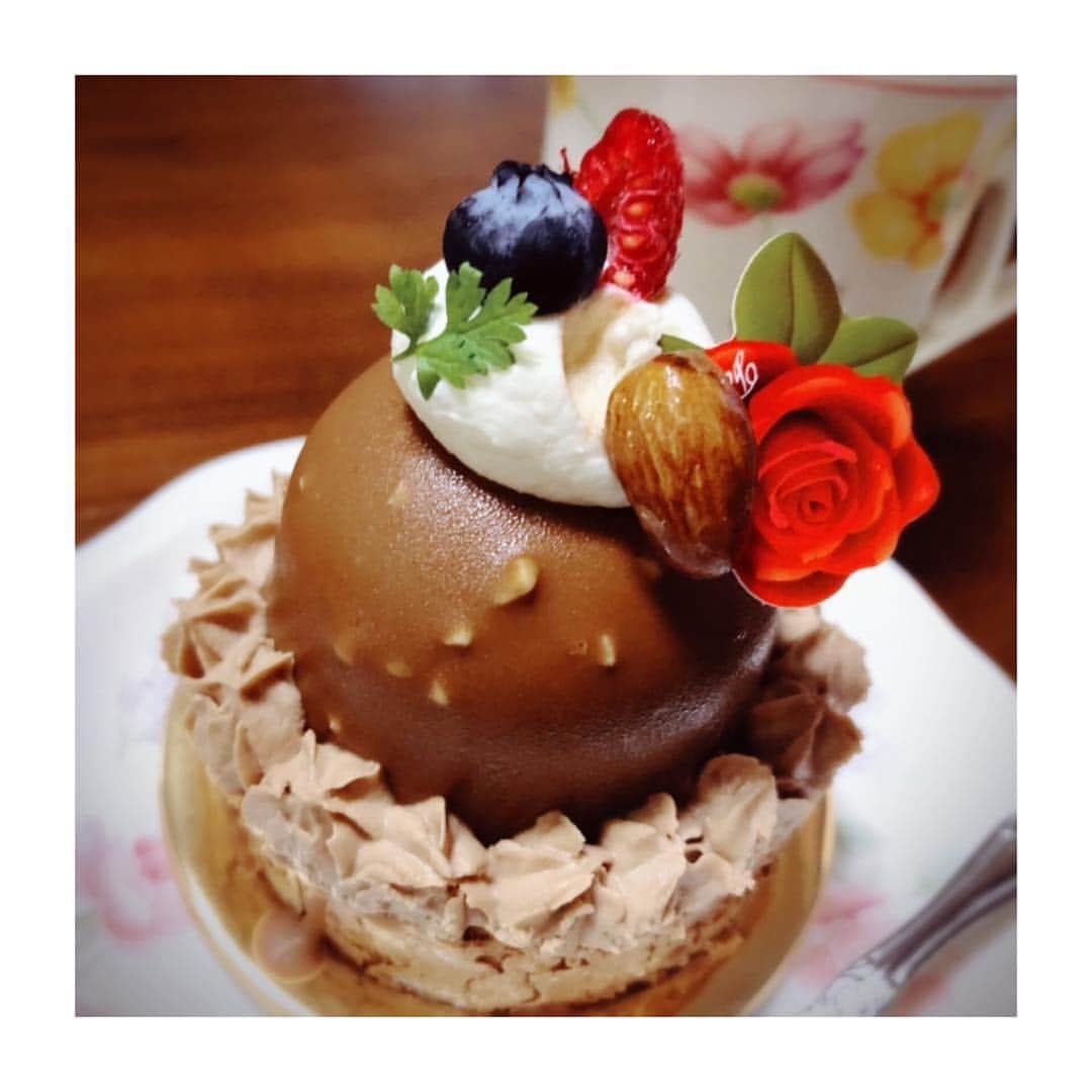 小河結香さんのインスタグラム写真 - (小河結香Instagram)「地元1番お洒落 だと思うケーキ屋さん🍰💕 #パパオランジェ #papaorange #インスタ映えケーキ #地元一お洒落」4月8日 18時56分 - yun2world