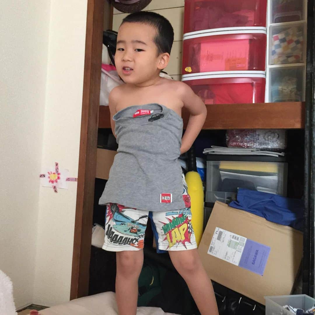 鈴木夏未さんのインスタグラム写真 - (鈴木夏未Instagram)「春休みの想い出① ・ ・ セルフビスチェ作ってふざけてた ・ ・ ってゆーか、背景ぐちゃぐちゃ！ ・ ・ #ビスチェ」4月8日 18時57分 - natyumisuzuki