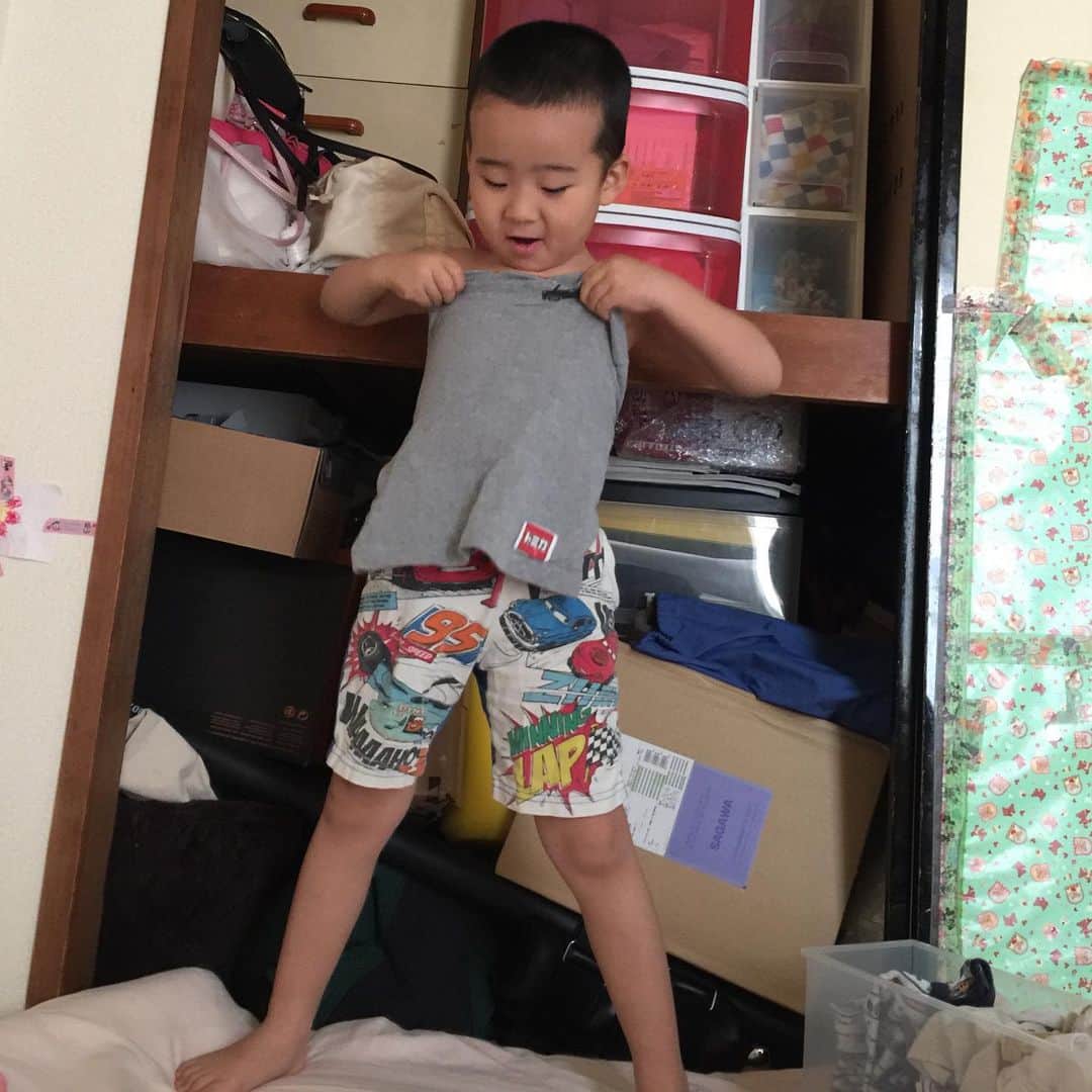 鈴木夏未さんのインスタグラム写真 - (鈴木夏未Instagram)「春休みの想い出① ・ ・ セルフビスチェ作ってふざけてた ・ ・ ってゆーか、背景ぐちゃぐちゃ！ ・ ・ #ビスチェ」4月8日 18時57分 - natyumisuzuki