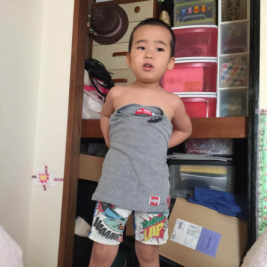 鈴木夏未さんのインスタグラム写真 - (鈴木夏未Instagram)「春休みの想い出① ・ ・ セルフビスチェ作ってふざけてた ・ ・ ってゆーか、背景ぐちゃぐちゃ！ ・ ・ #ビスチェ」4月8日 18時57分 - natyumisuzuki