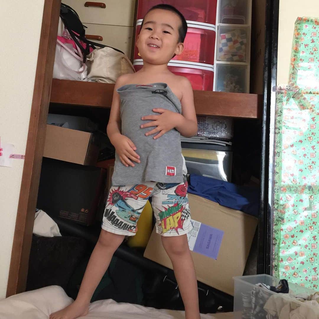 鈴木夏未さんのインスタグラム写真 - (鈴木夏未Instagram)「春休みの想い出① ・ ・ セルフビスチェ作ってふざけてた ・ ・ ってゆーか、背景ぐちゃぐちゃ！ ・ ・ #ビスチェ」4月8日 18時57分 - natyumisuzuki