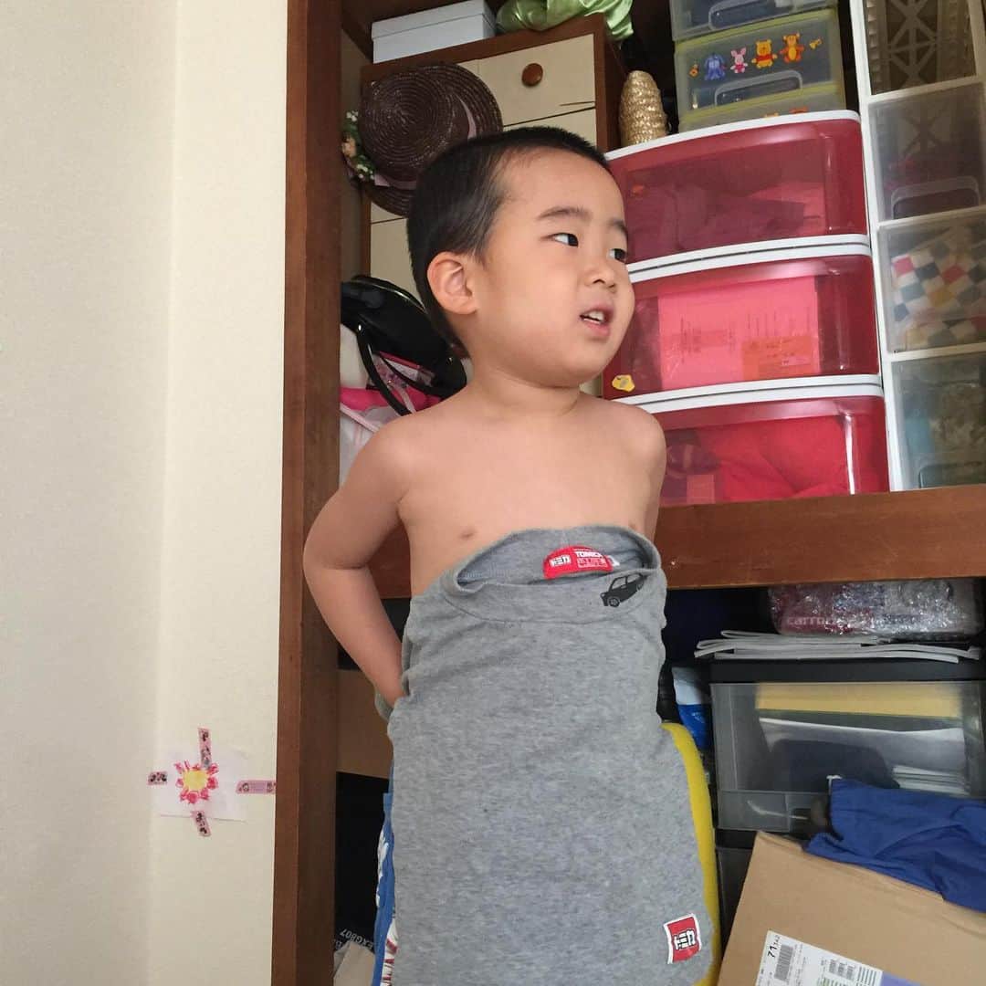 鈴木夏未さんのインスタグラム写真 - (鈴木夏未Instagram)「春休みの想い出① ・ ・ セルフビスチェ作ってふざけてた ・ ・ ってゆーか、背景ぐちゃぐちゃ！ ・ ・ #ビスチェ」4月8日 18時57分 - natyumisuzuki
