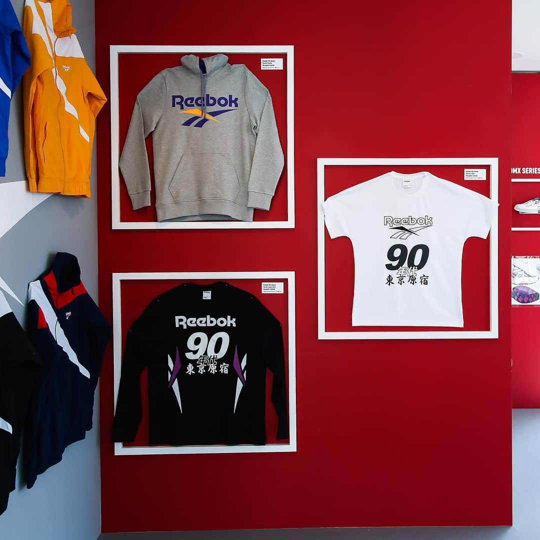 Reebok classic JPさんのインスタグラム写真 - (Reebok classic JPInstagram)「リーボックの過去のアーカイブを展示するミュージアム「Reebok 90s House」の開催を記念して、スペシャルデザインの限定アイテムも登場！数量限定の為お早目に！  ー取り扱い店舗ー ・リーボック クラシックストア(原宿、HEP FIVE、ダイバーシティ東京、あべのHOOP、立川立飛、横浜ビブレ、名古屋みなとアクルス） ・ABC-MART GRAND STAGE HARAJYUKU / アトモス ハラジュク / atomos Blue /BILLY'S ENT HARAJYUKU /KICKS LAB. ※ロングスリーブFシャツとパーカーはリーボック クラシックストアのみでの発売  ㅤㅤㅤㅤㅤㅤㅤㅤㅤㅤㅤㅤㅤ ✳︎ 「Reebok 90s House」 開催期間：2019年4月5日（金）〜 4月14日（日） 会場：B-SIDE（東京都渋谷区神宮前5-11-2） ✳︎ #リーボッククラシック #Reebok90sHouse　#Reebok90s ㅤㅤㅤㅤㅤㅤㅤㅤㅤㅤㅤㅤㅤ #ReebokCLASSIC #reebok #90s#90sfashion#90sstyle #sneakers#shoes#Kicks#kotd#ootd#fashion#style#Coordinate#Kickstagram#todayskicks#kicksonfire#sneakerhead#instakicks#sandal #リーボック #スニーカー#シューズ #👟」4月8日 19時09分 - reebokclassicjp