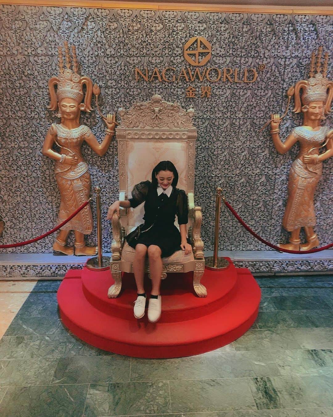 内田美麗（麗奈ゆう）さんのインスタグラム写真 - (内田美麗（麗奈ゆう）Instagram)「NAGA WORLD💰行ってきたよ〜💰🇰🇭 美麗は絶対負けるからいつも見てるだけ笑🇰🇭🇰🇭💪💪💪 でも見てるだけでも楽しいよ〜😊💖💖 あ！これワンピース👗じゃないよ！！ ブラウスとスカート🍑🍑２つともZARAです😊💖😊💖 #cambodia#phnompenh#nagaworld#カジノ#zara#ザラジョ#ブラウス#スカート」4月8日 19時10分 - miretan29