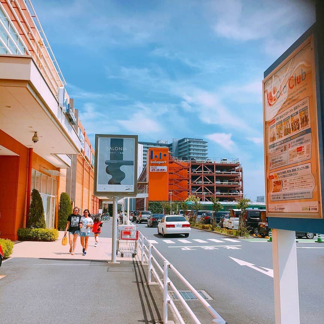 Woman.CHINTAIさんのインスタグラム写真 - (Woman.CHINTAIInstagram)「#新三郷駅 （#shinmisato  station in #Saitama ） ・ 交通は武蔵野線だけ、と思いきやCOSTCO、IKEA、ららぽーととお買い物施設だらけの買い物天国ともいえる街！ そんな新三郷は女性に例えると、ちょっとアメリカンな雰囲気もあるアイテムが似合うカジュアルな女性🙋❤ ・ ・ @woman.chintai では新三郷駅周辺のお部屋も診断形式であなたにあったお部屋がわかっちゃう😘🏡 「Woman.CHINTAI」もしくは、「ウーマンチンタイ」で検索🔍 プロフィールのURLからもすぐに理想のお部屋が探せちゃいます✨ ・ Illustrated by @um7mr ・ ・ #WomanCHINTAI#部屋探し#CHINTAI #女性にオススメ #擬人化 #賃貸 #街 #1人暮らし #おしゃれ#女子#ファッションイラスト#fashionillutration#tokyofashion#ootd#ファッション#コーデ#今日のコーデ」4月8日 19時03分 - woman.chintai