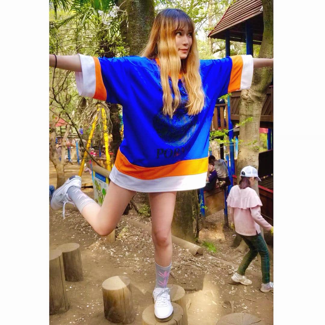DJ mariennuのインスタグラム：「キーーーーーン！！！！ んちゃ💩❤️！！！ ・ ・ ・ #bbq #outdoor #athletic #sport #park #aggressive #運動 してないから体力と #筋肉ない #運動音痴 #japan #japanesegirl #sporty #sportygirl」