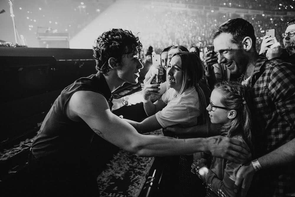 ショーン・メンデスさんのインスタグラム写真 - (ショーン・メンデスInstagram)「I love you so much. Thank you Manchester 🌸💙」4月8日 19時05分 - shawnmendes