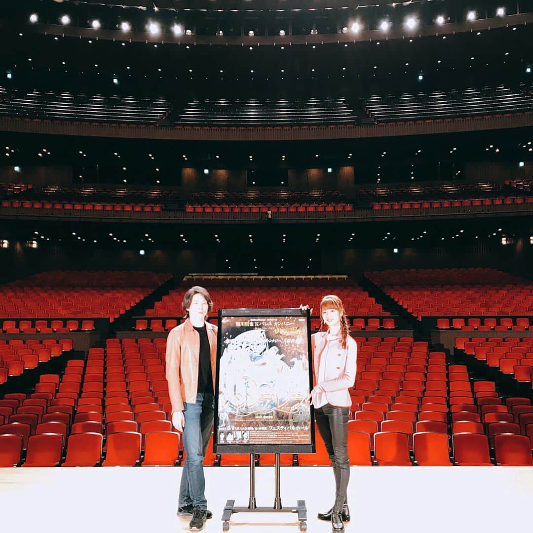 中村祥子さんのインスタグラム写真 - (中村祥子Instagram)「今日は大阪にて「シンデレラ」の プロモーションをしてきました‼️ 久々に訪れた大阪フェスティバルホール、やはりとても素晴らしい劇場です。このような素敵な劇場でまた踊れることが、とても嬉しく、楽しみです✨✨✨ 是非、皆さんも素敵な空間でファンタジー溢れるシンデレラの世界に浸って下さい‼️もちろんシンデレラは、ガラスのトゥシューズを履いて踊りますよ😍 #osaka #festivalhall #cinderella #promotions #miyaoshuntaro #shokonakamura」4月8日 19時07分 - shoko_officialpage