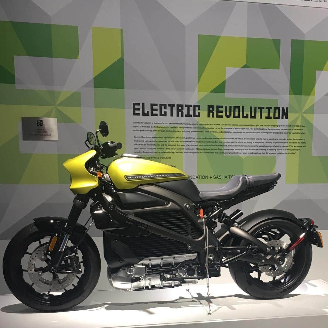 Harley-Davidsonさんのインスタグラム写真 - (Harley-DavidsonInstagram)「#LiveWire and other #HarleyDavidson lightweight #electric concepts are on display NOW at the @petersenmuseum’s #ElectricRevolution in #LA, the world’s first exhibition featuring only electric #motorcycles. ⚡  Hit the link in our bio for more info and tickets.  #Museum #EV #FreedomMachine  Curated by @pauldorleans  Exhibit produced by @motorcycleartsfoundation & @sashatkoff」4月9日 0時42分 - harleydavidson
