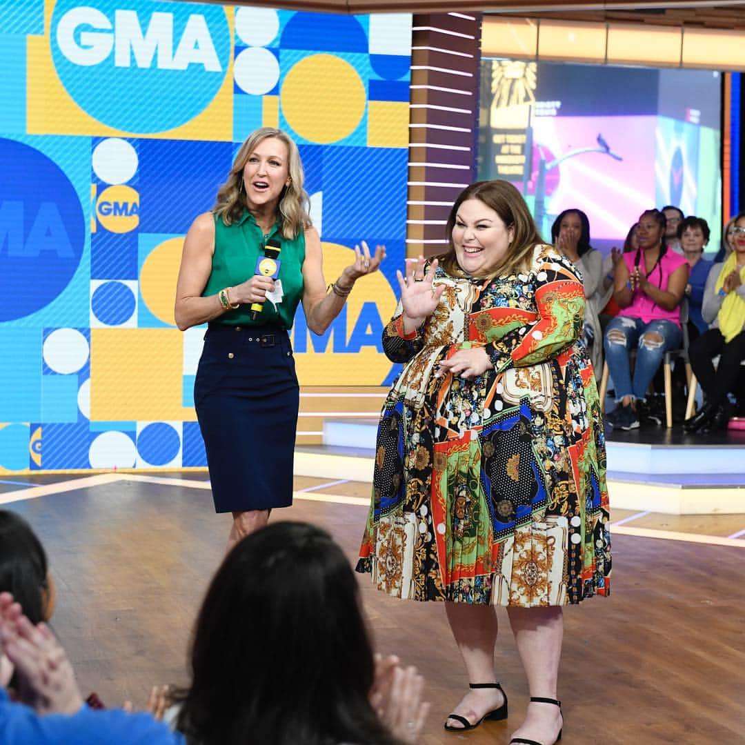Good Morning Americaさんのインスタグラム写真 - (Good Morning AmericaInstagram)「We love hanging out with @chrissymetz in Times Square! Check out the link in bio for her full interview about her upcoming move “Breakthrough.”」4月9日 0時42分 - goodmorningamerica