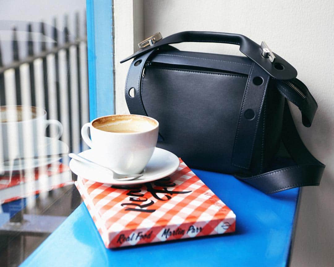 Sophie Hulmeさんのインスタグラム写真 - (Sophie HulmeInstagram)「#SophieHulmeBookClub Coffee break. The Bolt and one of our favourites - Martin Parr’s Real Food. Yum.」4月9日 0時40分 - sophie_hulme