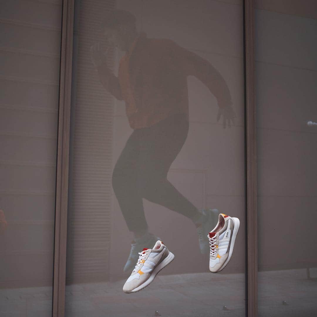 のインスタグラム：「Time to reflect! @byollieb wearing the Toronto trainer 🙌🏽 #golaclassics #bloggerstyle #newin #SS19」
