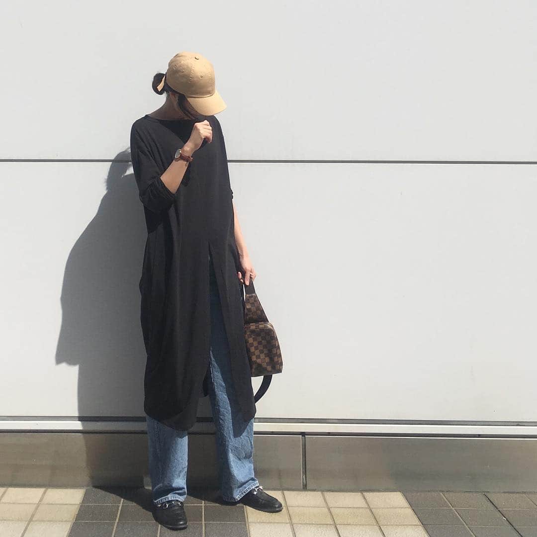 のインスタグラム：「このトップス実は2wayで、スリットを前にも後ろにも着られるので気分にあわせてかえられます❤️ . . #titivate　#ティティベイト　#titivatestyle　@titivatejp #前後2wayセンタースリットロングトップス」