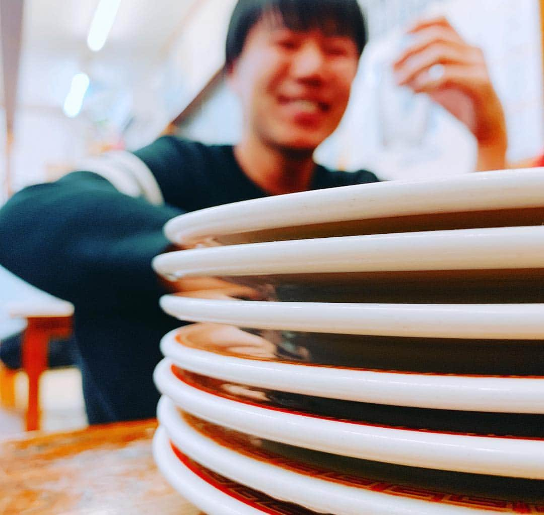 酒井健太さんのインスタグラム写真 - (酒井健太Instagram)「亀戸餃子  #8皿 #完食 #お持ち帰り #3皿 #圧勝 #うま #ずっと食べられる」4月8日 19時24分 - kenta_sakai