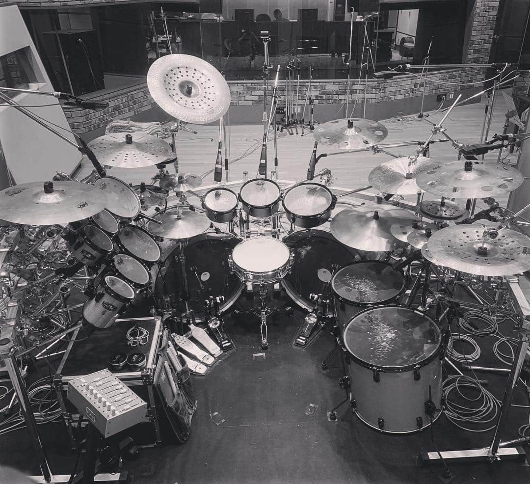 菊地哲さんのインスタグラム写真 - (菊地哲Instagram)「Thanx for perfect sounds！ #pearldrums #sabiancymbals #remoheads #recording #derlanger」4月8日 19時26分 - greatzupper