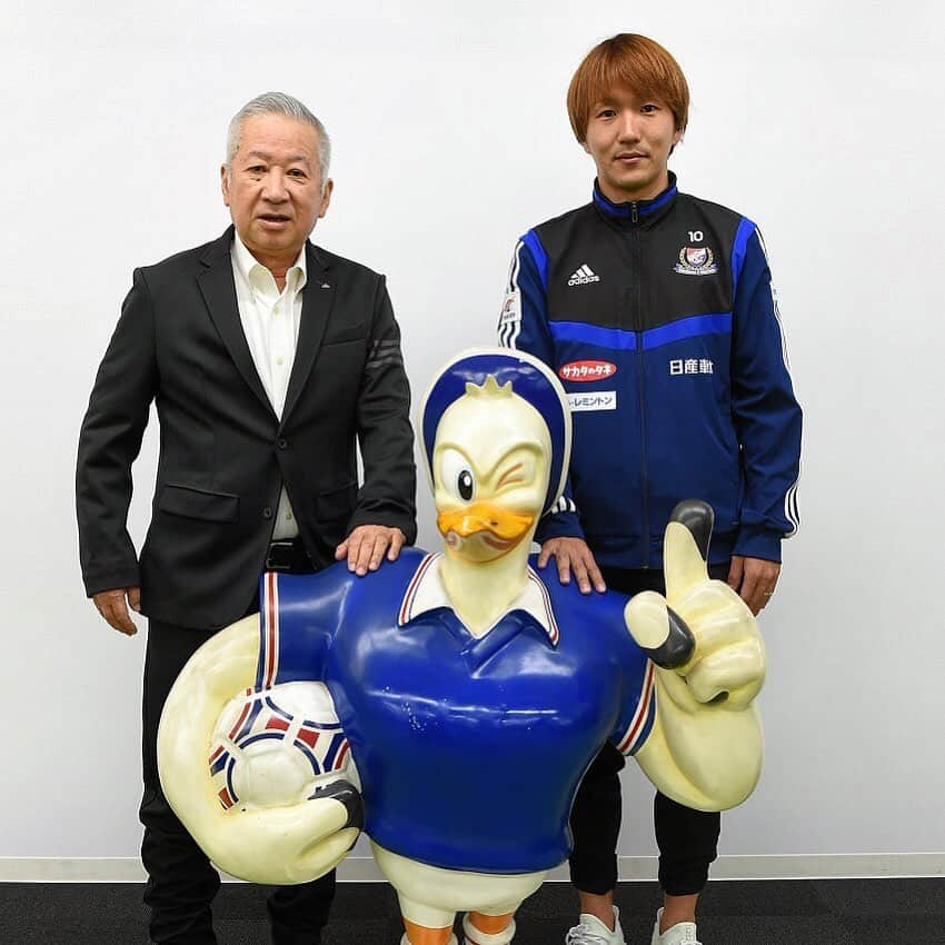 横浜F・マリノスさんのインスタグラム写真 - (横浜F・マリノスInstagram)「新旧10番。 . #fmarinos #Jリーグ #jleague #legend #木村和司 #KazushiKimura #10番 #天野純 #JunAmano #TheClassic」4月8日 19時37分 - yokohamaf.marinos